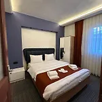 Hotel Vira