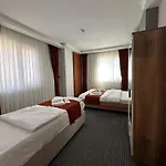 Hotel Vira *